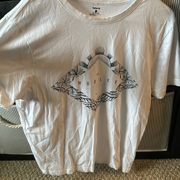 Hurley T-shirt - Picture 1 of 3